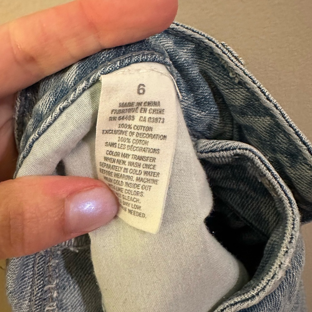 AEO Distressed Denim Shorts - Size 6 - Picture 4 of 5